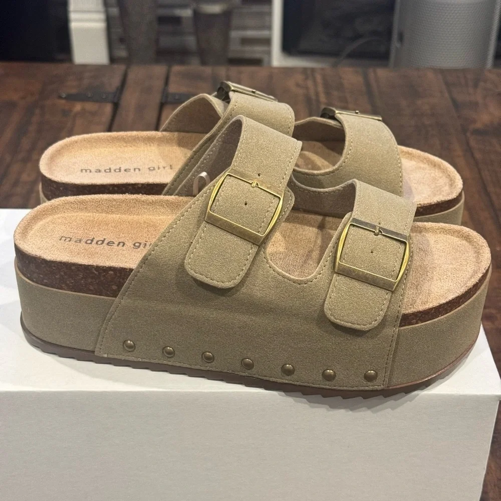 Madden Girl Babes Flatform Sandal (NWOT)